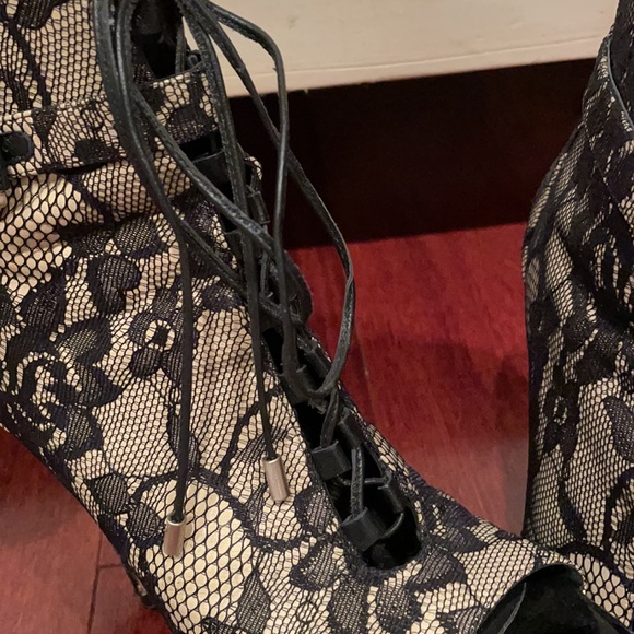 Brian Atwood lace pumps - Picture 7 of 7